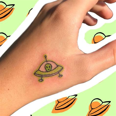 50 Unique Small Hand Tattoo Ideas, From Cute to Edgy | Small hand ...