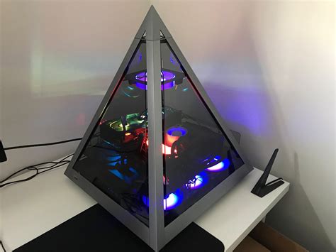 Afbeeldingsresultaten voor Alienware Pyramid Computer Tower