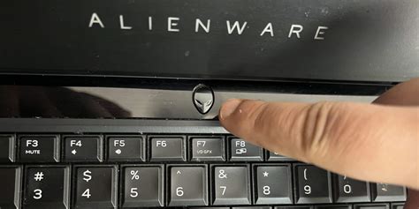 Alienware M18 Yellow Power Button に対する画像結果