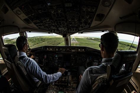 Who Pilots Air Force One & How To Become a Presidential Pilot · AeroCorner