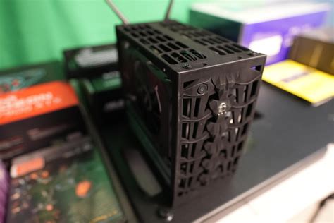 Toradh íomhá ar Alienware Black Box Computer