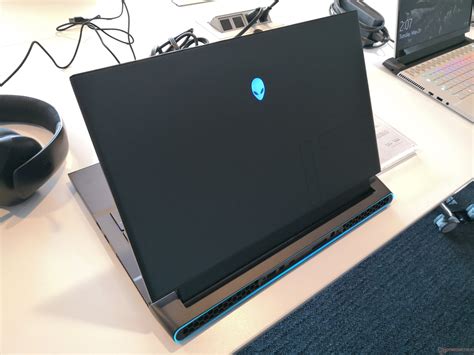 Image result for Alienware M17-R1