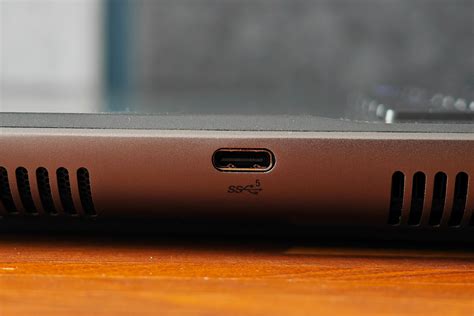 Alienware M18 USB Port に対する画像結果