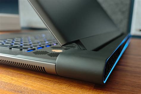 Alienware M18 Yellow Power Button に対する画像結果