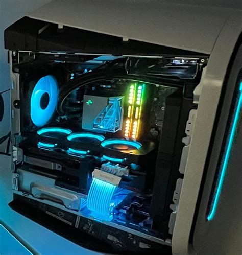 Alienware M18 Yellow Power Button に対する画像結果