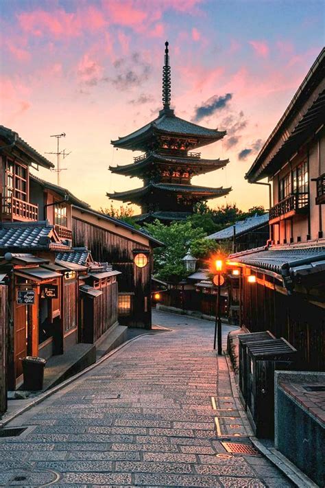 TOSHIMI HIRAYAMA on Twitter: "RT @_WinterIsC0ming: Sunset over Kyoto, Japan. 🌆

🎌 Hokanji-Temple. 🎌

🇯🇵 #JAPAN
🇯🇵 #Kyoto
🗾 #八坂の塔
🗾 #法観寺"