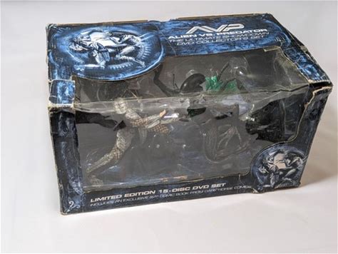 AVP Alien Vs Predator The Ultimate Showdown 15 Disc DVD Collector Set New Sealed