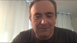 Video with Python code that builds a geometrical progression, middle school