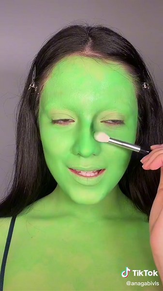 Alien Makeup Tutorial for Halloween | 5/31 Alien Superstar