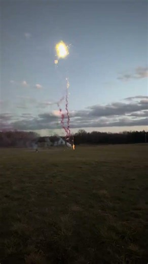 SMOKING ALIEN 49 shot firework cake 🔥🔥💥 NEW 2026 banger!!! #fireworks #bangers #pyro #july4th