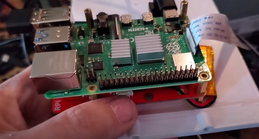 This Home-Made Raspberry Pi Car Computer Is the Best Way to Run Wireless Android Auto