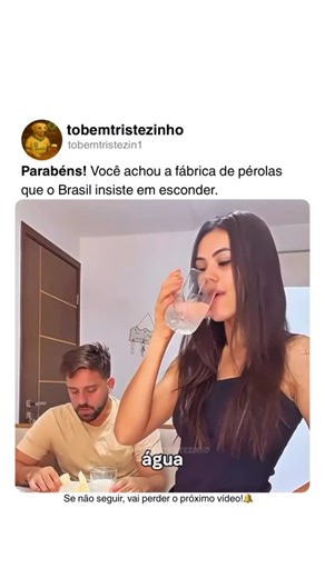 tobemtristezinho on Instagram: "CLIQUE EM SEGUIR 👆🏻👆🏻👆🏻 ⚠️ ALERTA! Descobri uma receita de bolo de chocolate cremoso com cobertura brilhante que parece coisa de confeitaria 🤤 📌 Anota aí e salva pra não perder: INGREDIENTES (massa): • 4 ovos • 2 xícaras (chá) de açúcar • 1 xícara (chá) de óleo • 1 xícara (chá) de água quente • 2 xícaras (chá) de farinha de trigo • 1 xícara (chá) de chocolate em pó 50% • 1 colher (sopa) de fermento em pó MODO DE PREPARO: 1. Bata os ovos com o açúcar até fi