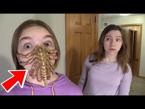 ALIEN FACEHUGGER ATTACKS!