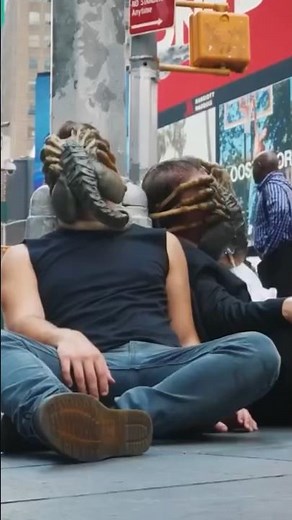 Facehuggers & Chestbursters Have Taken Over NYC #AlienRomulus #Facehugger