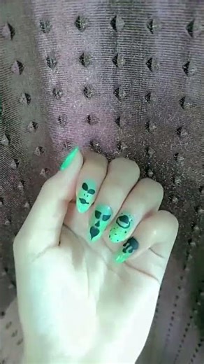 the alien nails 👽