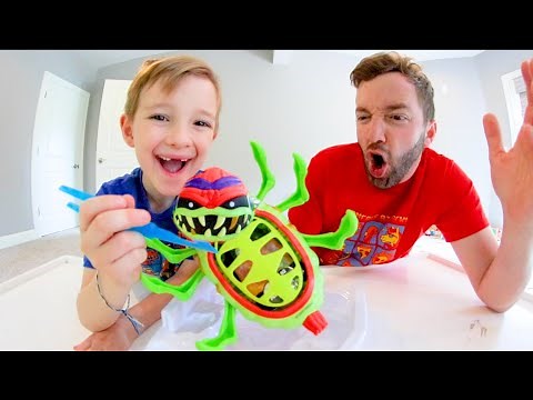 Father & Son ULTIMATE DISSECT GROSS ALIEN BUG! / The Biggest Ever!