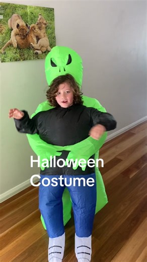My 5 year old loves his inflatable alien halloween costume! #inflatablealien #halloween #kidscostume #aliencostumeidea #fyp #foryoupage #organisedmum
