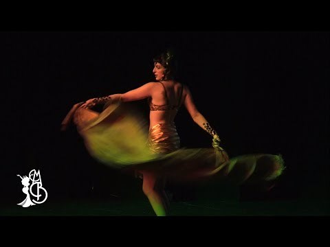 Miss Burlesque Ireland 2019 - Kitty LeRoux - Traditional