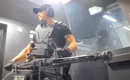 Functioning M56 Smart Gun Replica From the Movie Aliens