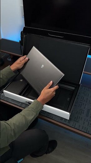 Unboxing the Alienware m16 R2