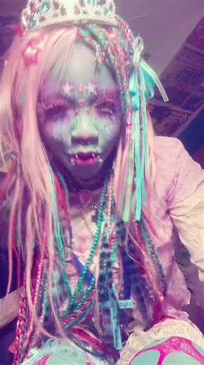 Alien-Inspired Makeup Tutorial for Earthlings