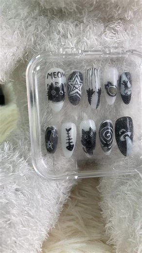 Alien Cat-Themed Press-On Nails #trending #handmade #nails