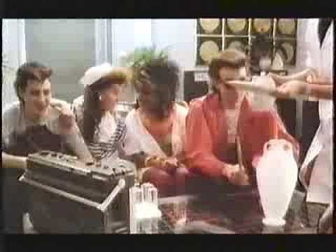 Kitkat Band - Alien invasion