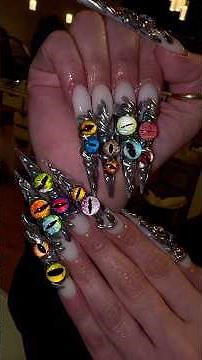 When my client wants XXXL alien Nails #AlienNails #ChromeNails