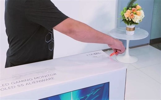 54.6 英寸 OLED 游戏显示器 Alienware AW5520QF 开箱，售 3.5 万