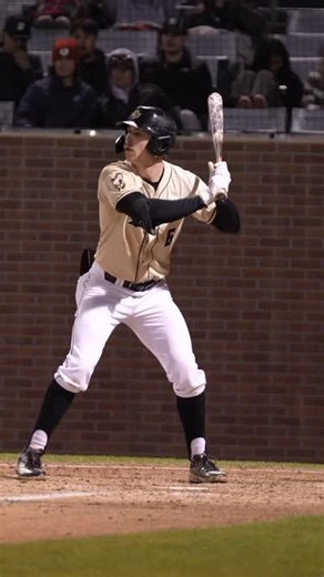 @dantevachini ‘s double gives the Mustangs the lead! 💯 #RideHigh | Cal Poly Baseball
