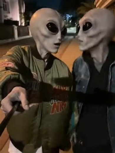 Aliens Betrunken 😂 | #alien #betrunken #aliens #lustig #losangeles #ai #foryou #deutsch