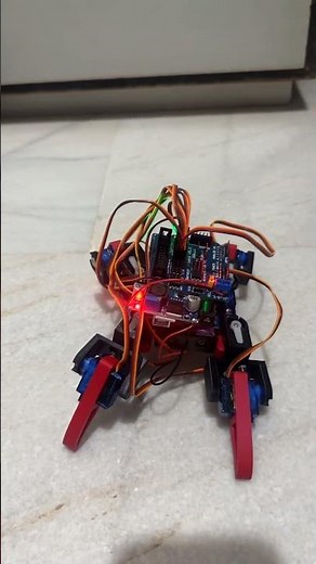 🕷️ DIY Spider Bot Walk Test Arduino + Servo Legs#arduino #robotics#electronics#servomotor #nrf24l01