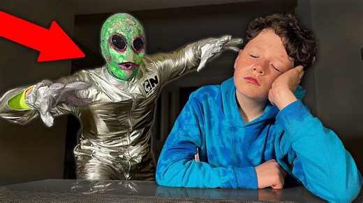 Alien prank terrifies little brother on camera