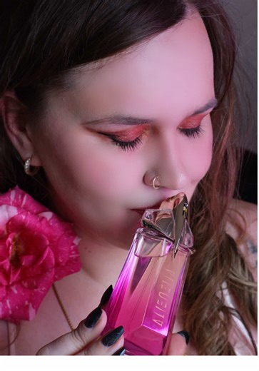 She doesn’t enter a room, she lingers ✨ New Alien Pulp EDP by @Mugler - a haze of soft gourmand sweetness, creamy florals, and sensual warmth that feels effortless yet unforgettable 😍 This fragrance opens with a burst of juicy raspberry, playful and addictive, before melting into a creamy jasmine heart that feels smooth, feminine, and indulgent. As it settles, fluffy musks wrap everything in a velvety glow, leaving a trail that’s intimate, cozy, and quietly powerful. Notes: 🍓 Juicy Raspberry �