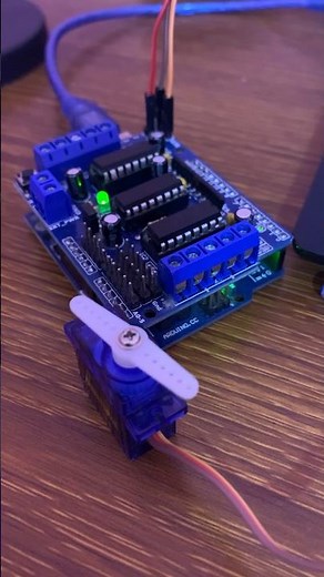 How to connect SERVO MOTOR to L293 Motor Driver Shield using Arduino #shorts