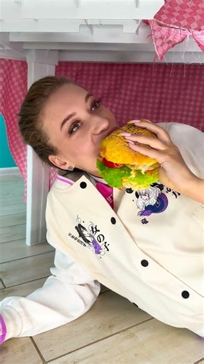 THERE IS SOMEONE UNDER THE TABLE ? 😱