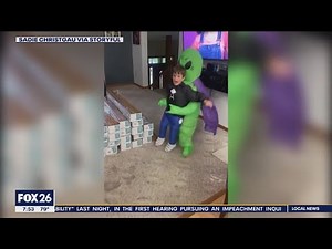 Viral Video: kid brings his alien costume to life!"