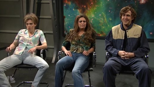 Watch Kate McKinnon Make Ryan Gosling Break as She Describes Her Alien Abduction on SNL