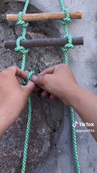 Humans Aid Alien Defense in Desperate Mission