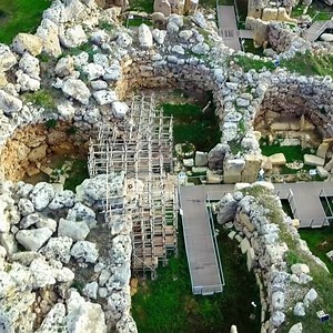 👽 Le quartz est partout, dans toutes les technologies. Et si cette matière venait directement des extraterrestres et permettait de communiquer ? ▶️ Alien Fiction, mardi sur RMC Story et dès maintenant en streaming sur RMC BFM Play ➡️ https://bit.ly/3QS59K4 | RMC Story