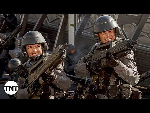 Arachnids Attack the Roughnecks at Whiskey Outpost [CLIP] | Starship Troopers (1997) | TNT