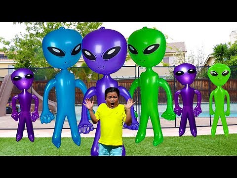 Alex Pretend Play Story about Green Aliens and Spaceship Toys for Kids