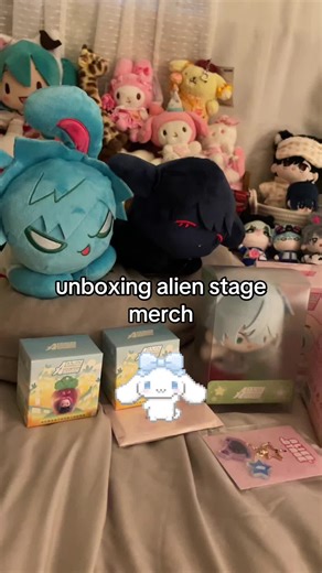Unboxing Alien Stage Merch from Kinokuniya
