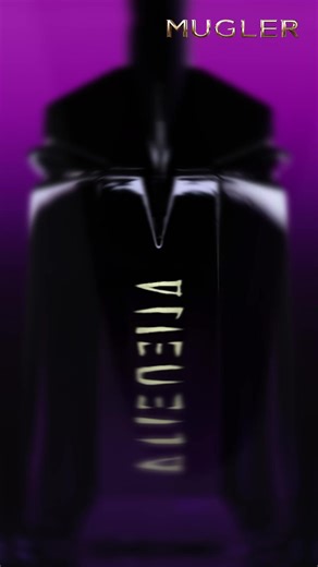 Discover the new alien extraintense eau de parfum intense, white flowers and addictive vanilla unleashing extreme sensuality. | Mugler