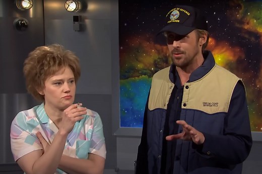 Ryan Gosling and Kate McKinnon revive 'SNL' alien abduction sketch