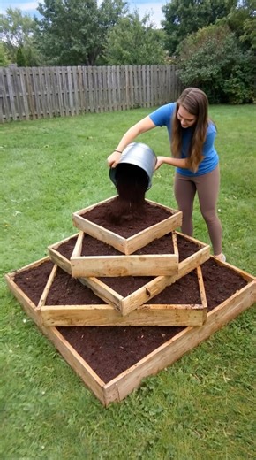 Turn One Garden Bed Into a Strawberry Pyramid🌱