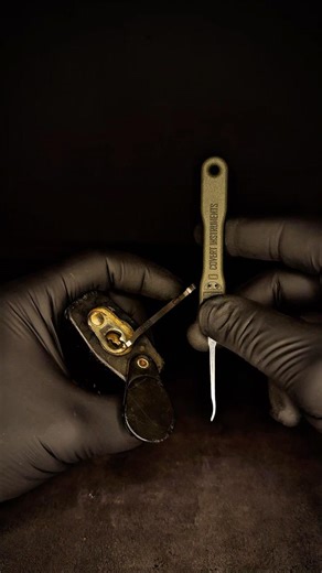 Picking “virtually impossible to pick” Master Lock 6127 😁 #lockpicking #covertinstruments #security