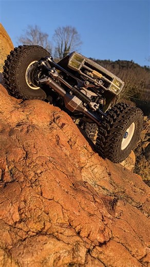 smallscalerc on Instagram: "👽 @karnage_rc Alien v3 short @littleguyracingparts spyder 9s and trans, trench kings @tits_rc tungsten knuckles @prolineracing big bores @nsdrc_scaleparts rs 100 @furitekusa lizard pro, komodo @gt55racing nano receiver @injora_rc steelies , inserts, some links Handmade upper rear links (best length 😉)"