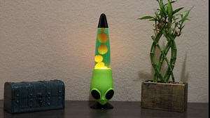 Aryellys Alien Table Lamp Green liquid - UFO Desk Lamp with Green Lava Lamp Wax, Lava Lamps for Adults Nightstand Lamp for bedroom and Home Decor - Bedside Lamp with Bulb included