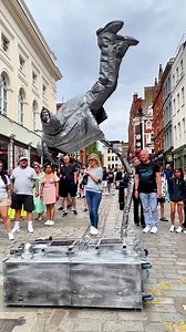 Weekend wonders.#livingstatue #silvermanstatueofficial #artist